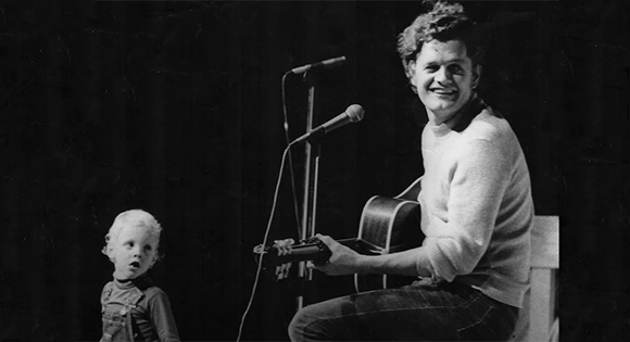 Harry Chapin with his son 