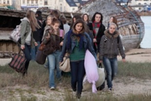 A scene from 17 girls