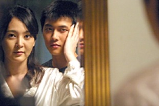 Lee Seung-yeon as Sun-hwa and Jae Hee as Tae-suk