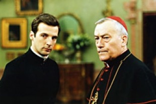 Mathieu Kassovitz as Riccardo Fontana and Michel Duchaussoy as the Cardinal