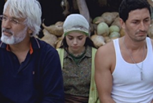 Talat Bulut as Irfan, Ozgu Namal as Meryem, and Murat Han as Cemal