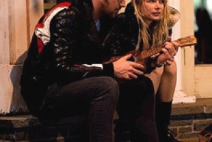 Ryan Gosling as Dean and Michelle Williams as Cindy