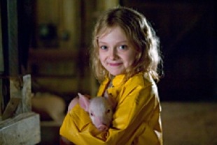 Dakota Fanning as Fern with baby Wilbur