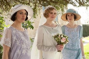 Jessica Brown Findlay as Lady Sybil, Laura Carmichael as Lady Edith and Michelle Dockery as Lady Mary