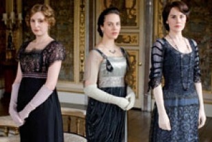 Laura Carmichael as Lady Edith, Jessica Brown-Findlay as Lady Sybil and Michelle Dockery as Lady Mary