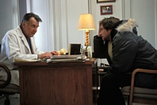Jim Carrey and Tom Wilkinson as Dr. Howard Mierzwiak