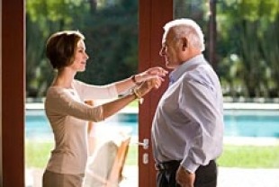 Embeth Davidtz as Jennifer and Anthony Hopkins as Ted Crawford