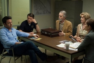 Ben Affleck as Nick, Patrick Fugit as Officer Jim, David Clennon as Rand, Lisa Banes as Marybeth and Kim Dickens as Detective Rhonda