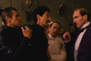Willem Dafoe as Jopling and Adrien Brody as Dmitri and Ralph Fiennes as Gustave