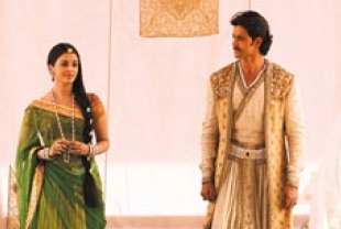Aishwarya Rai Bachchan as Jodhaa Bai and Hrithik Roshan as Akbar