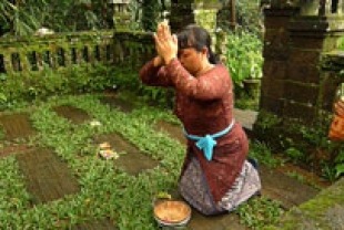 Gusti Kompiang Sari blesses a house in Bali