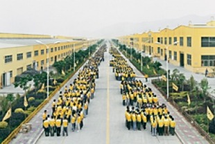 Edward Burtynsky's Photograph of Cankun Factory, Zhangzhou, Fujian Province