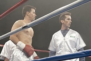 Mark Walhberg as Mickey Ward and Christian Bale as Nickie