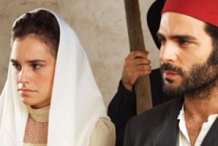 Tamar Alkan as Fania and Zion Ashkenazi as Yechiel