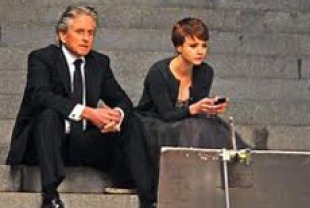Mike Douglas as Gekko with his daughter played by Carrie Mulligan