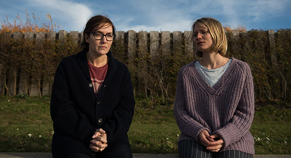 Kate Winslet as Jennifer and Mia Wasikowska as her sister Anna