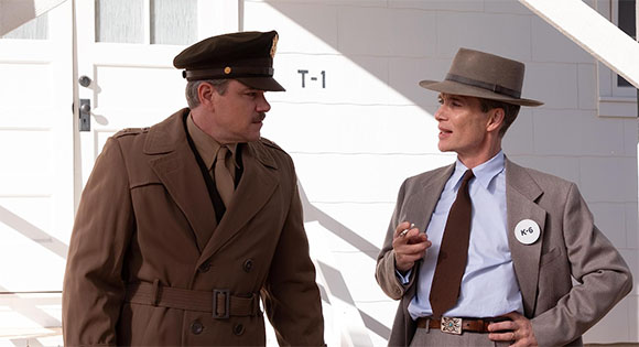 Matt Damon as General Leslie Groves and Cillian Murphy as Robert Oppenheimer