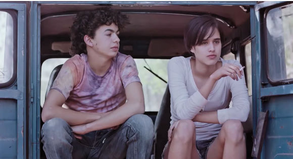 Demian Hernandez as Sofia and Antar Machado as Lucas in Too Late to Die Young
