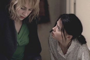 Anamaria Marinca as Otilia and Laura Vasiliu as Gãbiþã
