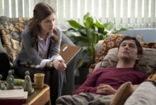 Anna Kendrick as Katherine and Joseph Gordon-Levitt as Adam
