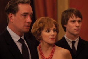 Matthew Macfadyen as Logan Mountstuart, Kim Cattrall as Gloria Scabius. and Hugh Skinner as Logan's son Lionel