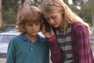 Ty Simpkins as Nat and Ryan Simpkins as Greta