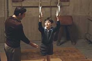 Patrick Bruel as Maxime and Valentin Vigourt as Francois