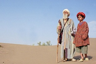 Parviz Shahinkhou as Bab'Aziz and Maryam Hamid as Ishtar