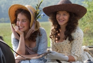 Henriette Confurius as Charlotte and Hannah Herzsprung as Caroline
