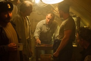 Jude Law as Robinson (center)