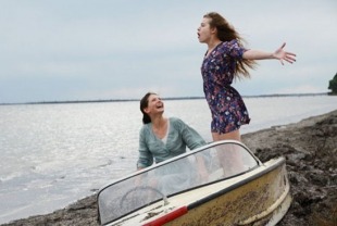 Josephine Japy as Charlie and Lou de Laage as Sarah