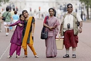 Lana Rahman as Bibi, Naeema Begum as Shahana, Tannishtha Chatterjee as Nazneen, and Satish Kaushik as Chanu