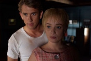 Waldemar Torenstra as Frank and Karina Smulders as Ada