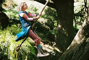 AnnaSophia Robb as Leslie
