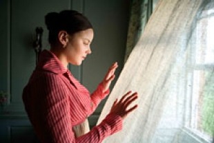 Abbie Cornish as Fanny Brawne