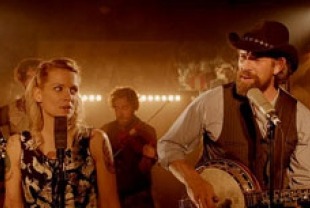 Veerle Baetens as Elise and Johan Heldenbergh as Didier