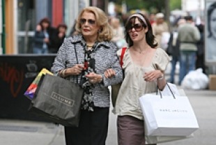 Gena Rowlands as Nora's mother