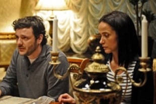 Bogdan Dumitrache as Barbu and Ilinca Goia as Carmen