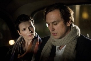 Juliette Binoche as Maria and Lars Eidinger as Klaus