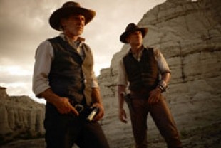 Harrison Ford as Colonel Dolarhyde and Daniel Craig as Jake Lonergan