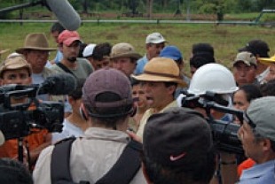Plaintiffs' attorney Pablo Fajardo argues his case against Chevron in the Ecuadorean Amazon