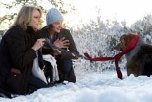 Diane Keaton as Beth, Elisabeth Moss as Grace and Kasey as Freeway