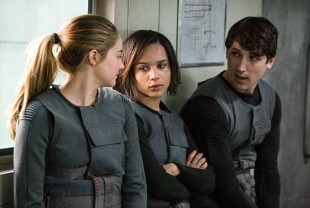 Shailene Woodley as Tris, Zoe Kravitz as Christina and Christian Madsen as Al