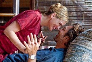 Julia Roberts as Liz and Javier Bardem as Felipe Loving in Bali