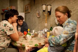 Alexey Rozin as Sergey, Evgenia Konushkina as Tatyana and Nadezhda Markina as Elena