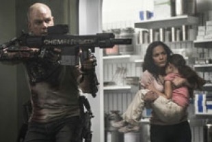 Matt Damon as Max and Alice Braga as Frey