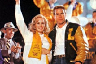 Jessica Lang as Babs and Dennis Quaid as Gavin
