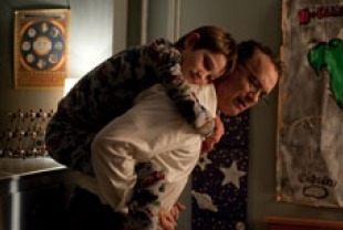 Thomas Horn as Oskar and Tom Hanks as Thomas