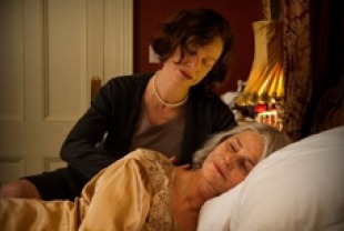 Judy Davis as Dorothy and Charlotte Rampling as Elizabeth