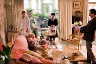 Alexandra  Schepisi as Flora, Charlotte Rampling as Elizabeth, Helen Morse as Lotte and Geoffrey Rush as Basil